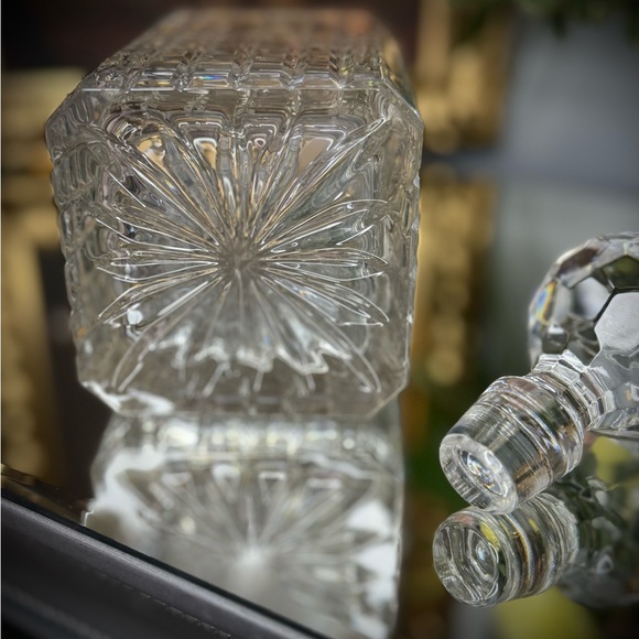 Tiffany & Co. Hand-Cut Lead Crystal Decanter – Signed – Box Included - Picture 3 of 8